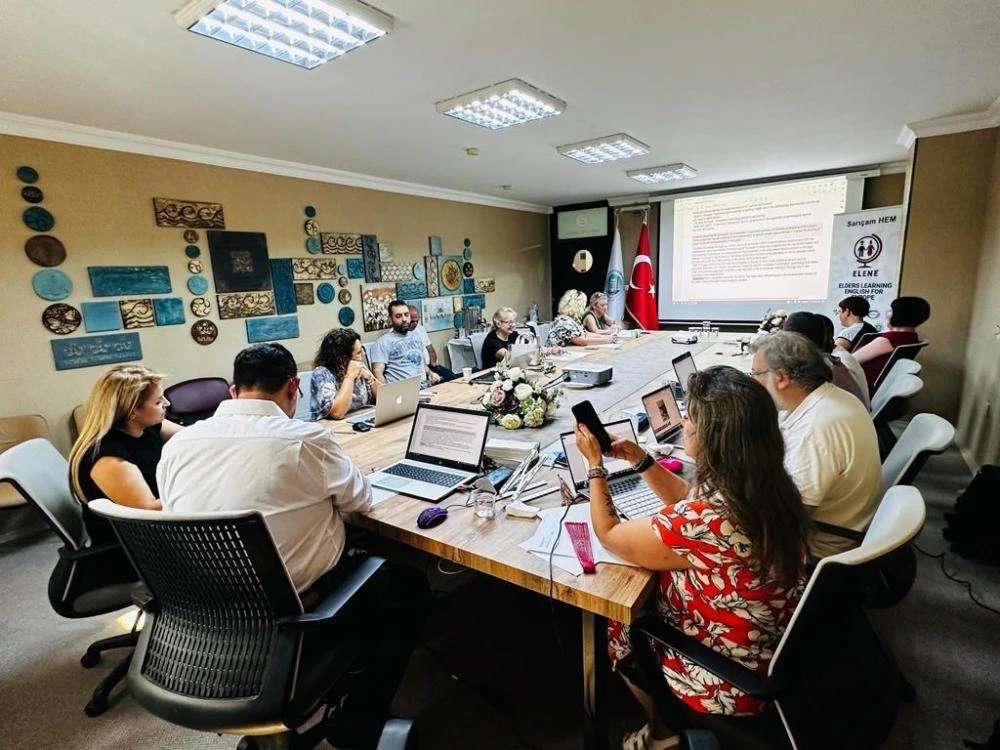 Avrupa Birliği Projesiyle Yaşlılara Yönelik İngilizce Eğitimi Yaygınlaşıyor! 