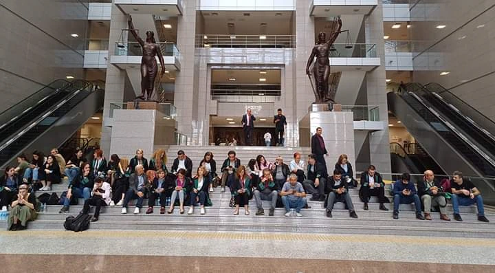 CAN ATALAY'IN ARKADAŞLARINDAN NÖBET EYLEMİ