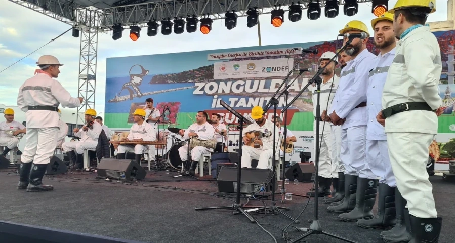 Madenciler Korosu, performanslarıyla duygu dolu anlar yaşattılar