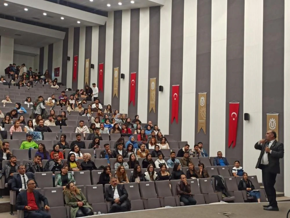 Eğitimci Yazar Hacı Ormanoğlu'ndan Motivasyon Dolu Konferans!