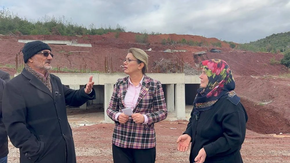 Osmaniye Milletvekili Asu Kaya, Bakan Özhaseki’ye sordu “300 günde sadece 3-5 tane temel atanlar kalan 65 günde 300 konutu nasıl teslim edecekler?