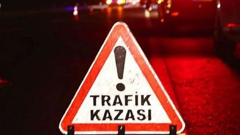 Antalya'da Motosiklet İle Otomobil Çarpıştı, 2 Kişi Yaralandı.