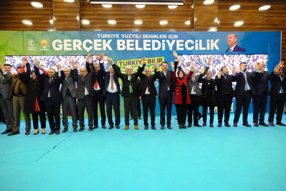 AK Parti'nin Van'daki 13 ilçe belediye başkan adayı açıklandı