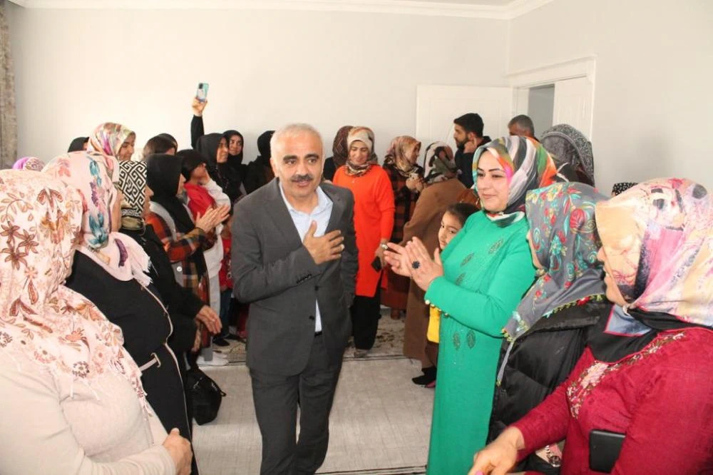 BELEDİYE BAŞKAN ADAYI POLAT KADINLARLA VE GENÇLERLE BULUŞTU 