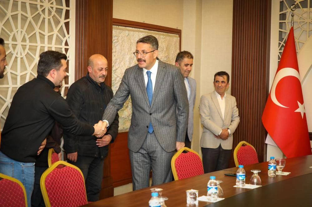 Vali Çelik’ten Belediye İşçilerine 6 Bin TL Zam