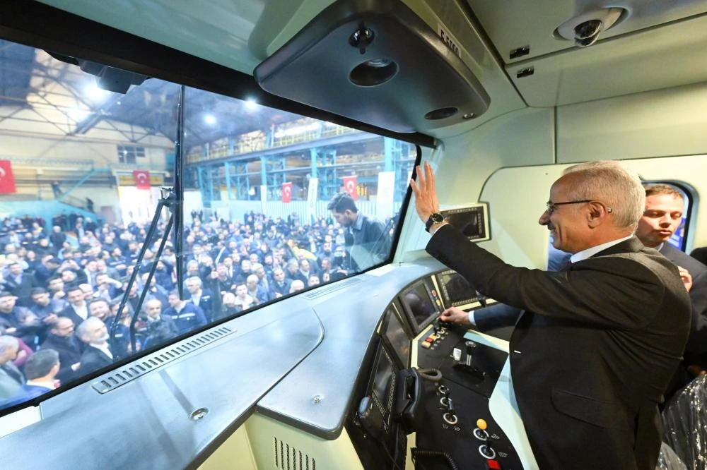 TÜRASAŞ, 95 ADET YERLİ VE MİLLİ ‘ESKİŞEHİR 5000’ ELEKTRİKLİ LOKOMOTİF ÜRETECEK