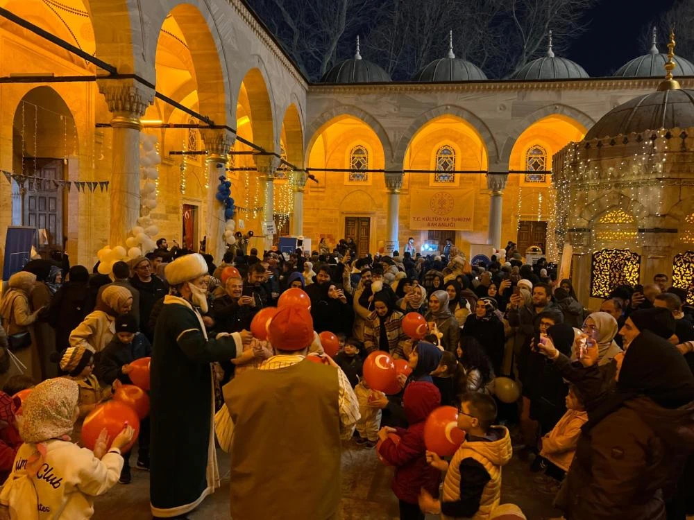 ESKİ RAMAZANLAR ÜSKÜDAR'DA VALİDE-İ CEDİD CAMİİ’NDE YAŞATILIYOR