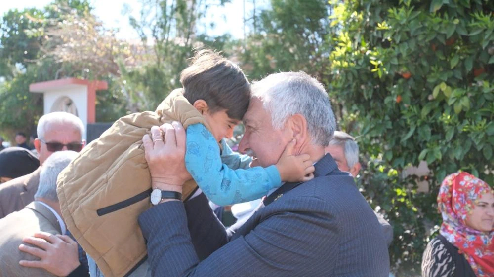 Zeydan Karalar ilk günkü heyecanıyla hemşehrilerinin arasında