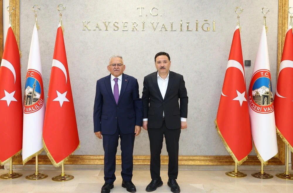 MAZBATASINI ALAN BAŞKAN BÜYÜKKILIÇ, İLK ZİYARETİNİ VALİ ÇİÇEK’E YAPTI