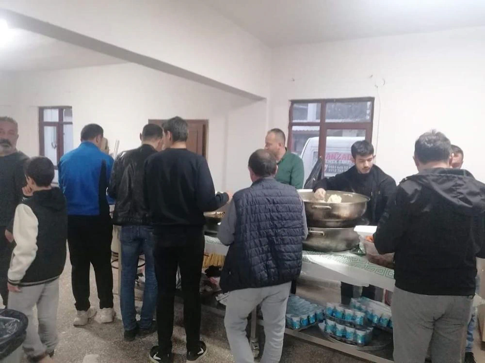 Güdül Tahtacıörencik Mahallesi Sakinleri İftar yemeğinde bir araya geldi