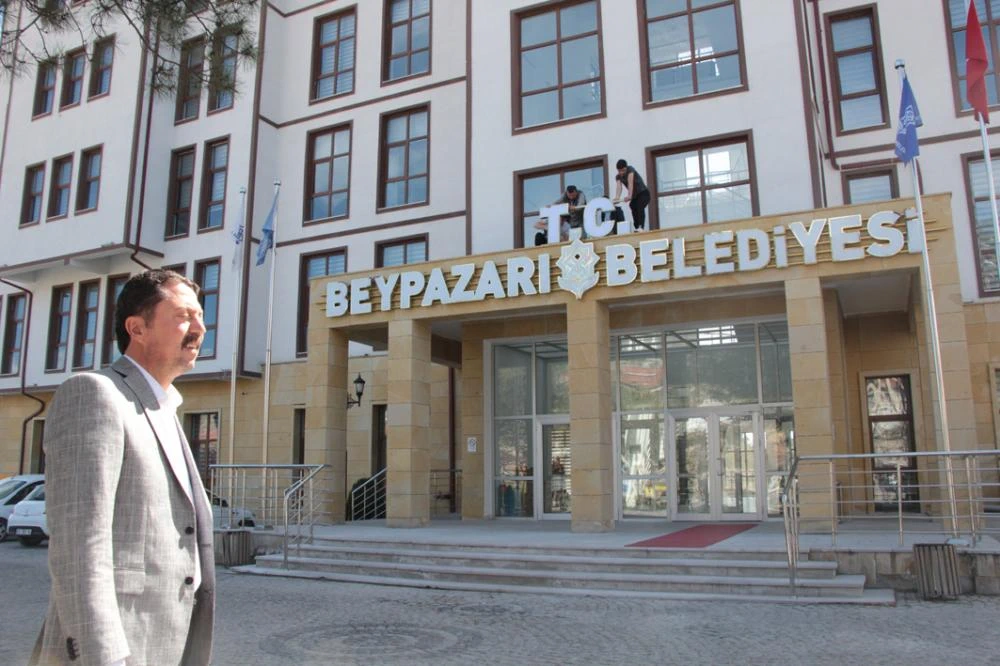 Beypazarı ilçesinde "Belediyede tabelasının başına T.C eklendi