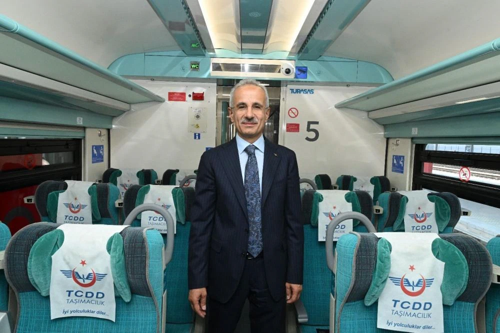 ULAŞTIRMA VE ALTYAPI BAKANI URALOĞLU: ÜLKE NÜFUSUNUN YÜZDE 54’ÜNE YÜKSEL HIZLI TREN KONFORU SUNUYORUZ