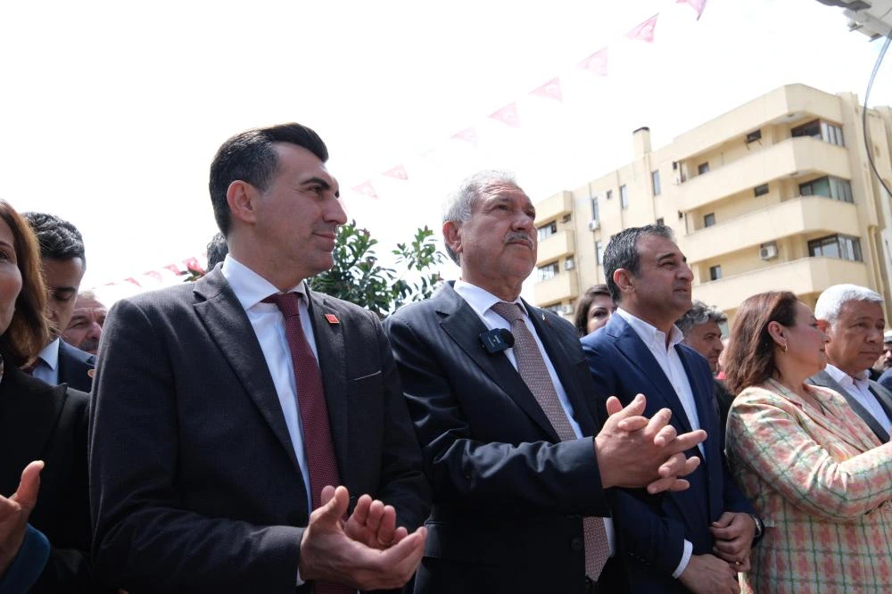 CHP, Adana’da tam kadro bayramlaştı  CHP’de çifte bayram coşkusu