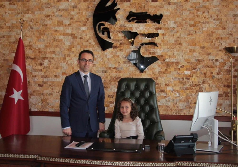 23 Nisan Ulusal Egemenlik ve Çocuk Bayramı kutlamaları dolayısıyla çocuklar Beypazarı İlçesinde makamlara oturdu