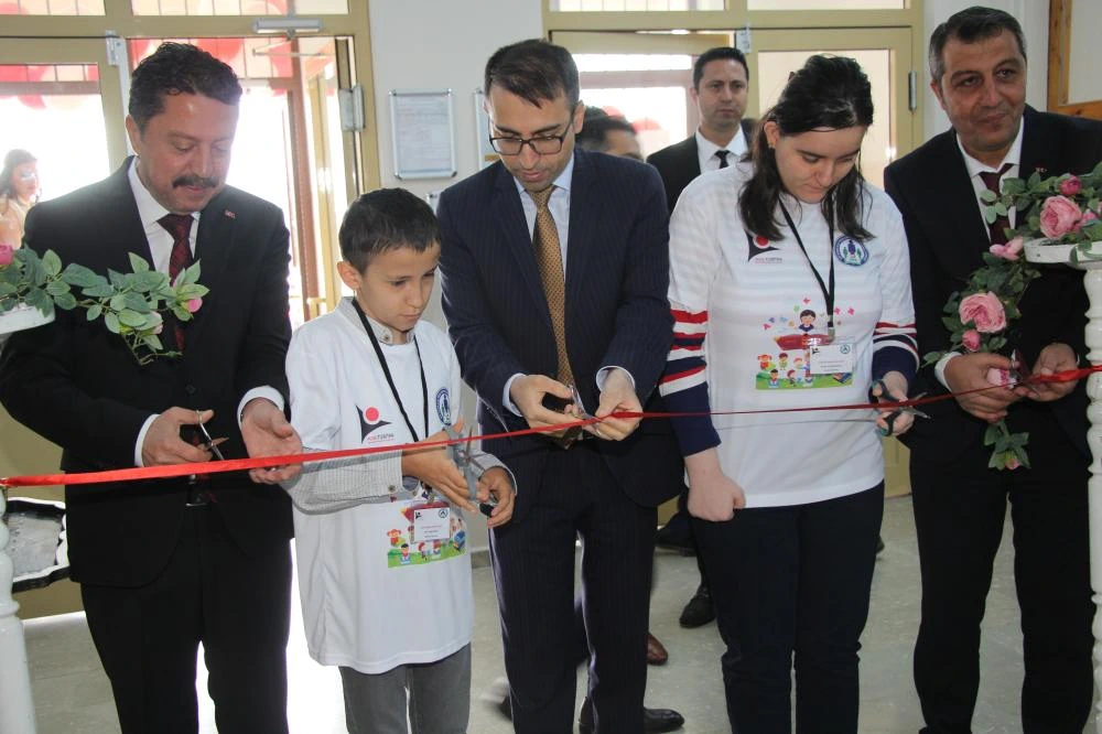 Beypazarı İlçesinde Okullarda TUBİTAK 4006 Bilim fuarı açıldı