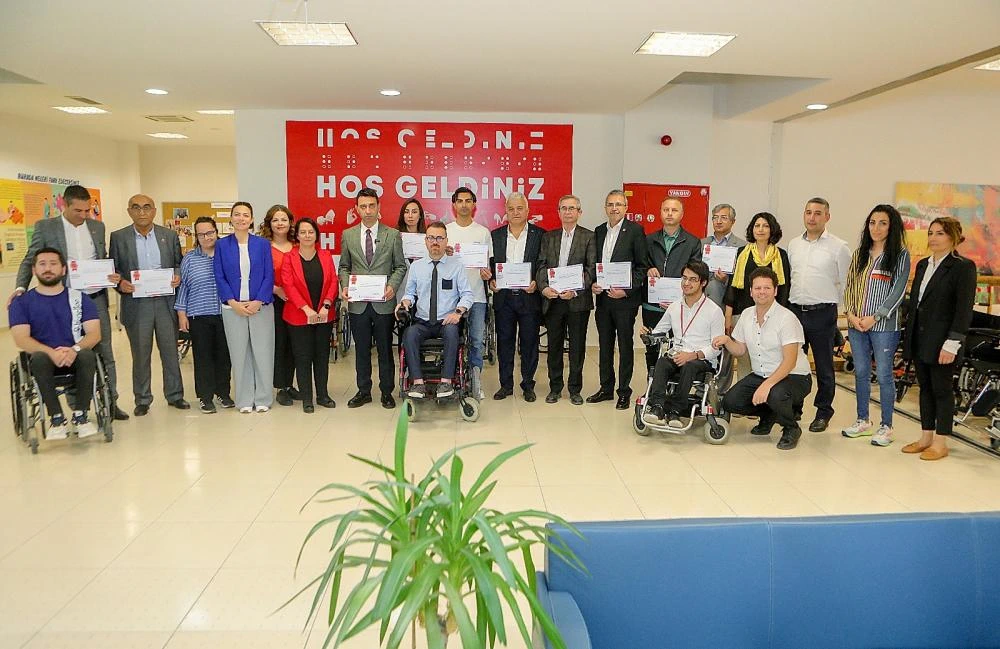 Bayraklı Belediyesi Engelliler Merkezi’ne ‘kırmızı bayrak