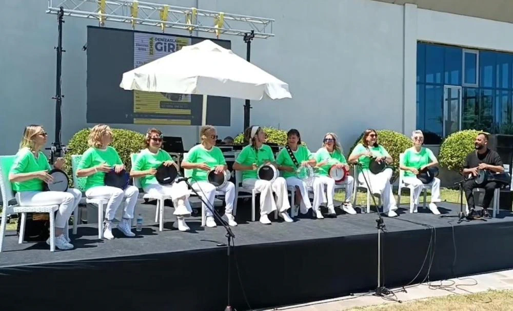 Gelibolu Kadın Ritim Grubu Gastronomi Festivalinde Sahne Aldı