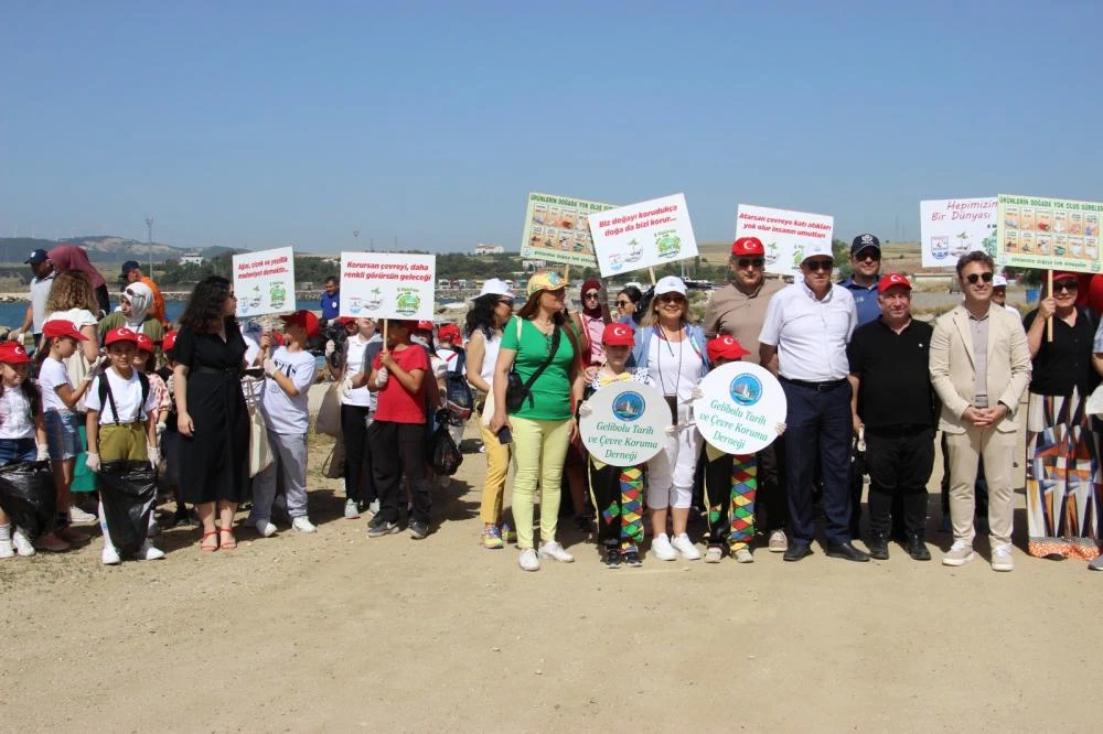 Çevre Gününde Atıklardan Yapılan Giysilerle Farkındalık Yaratıldı