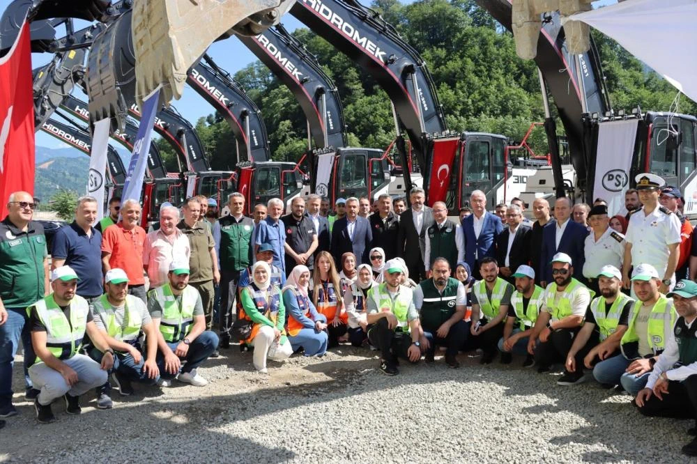 Rize’de Sel ve Heyelanda Kullanılacak 8 Adet İş Makinesi Hizmete Alındı