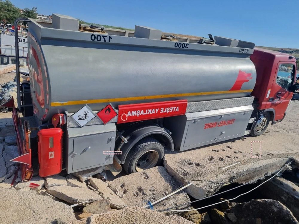 Mazot vermek için gelen Tanker'in ağırlığı, Güneyli sahildeki Dere yatağı Rıhtımını çökertti