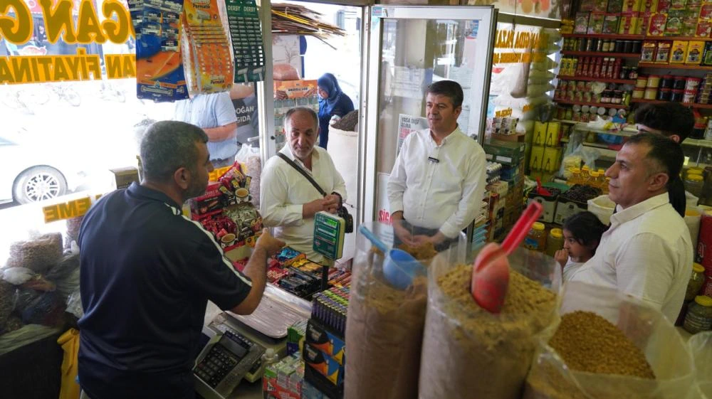 Başkan Tutdere ‘Kent Meydanı Projesi’ni esnafa sordu