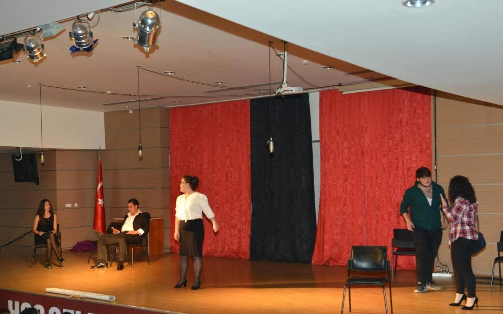 Çiğli’de Doğaçlama Tiyatro Kursu Kayıtları Sürüyor