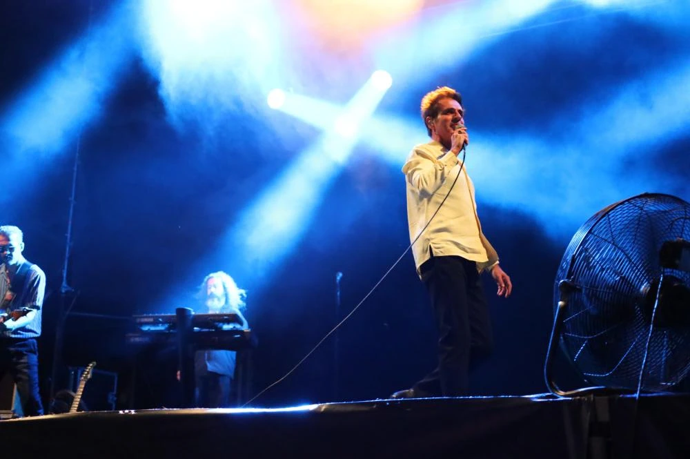 Teoman İzmirlileri Coşturdu