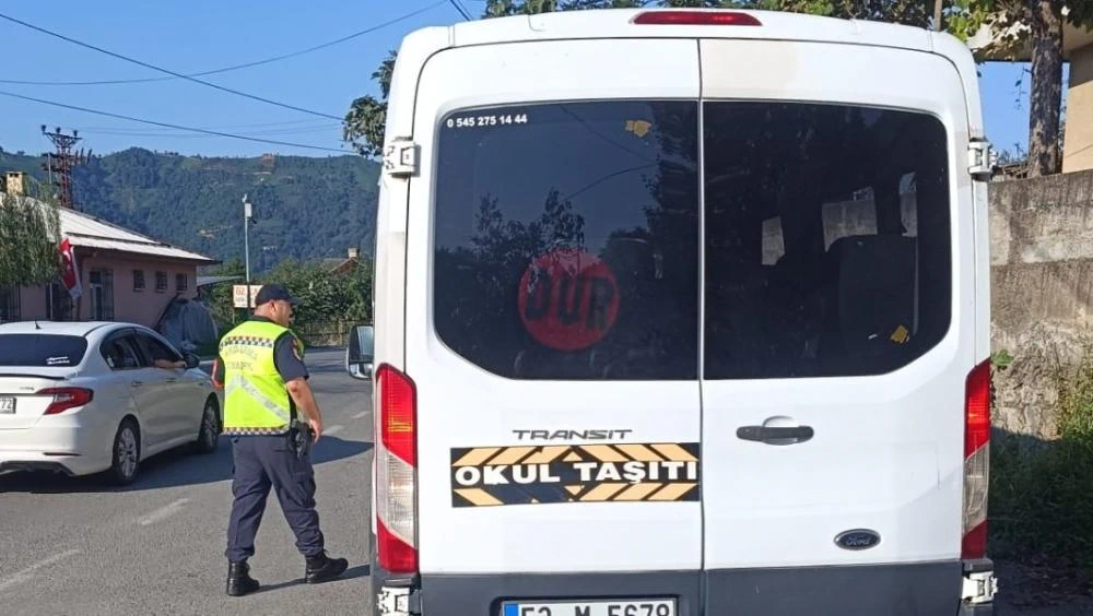 Rize Ardeşen’de Öğrenci Güvenliği İçin Okul Servisleri Denetlendi