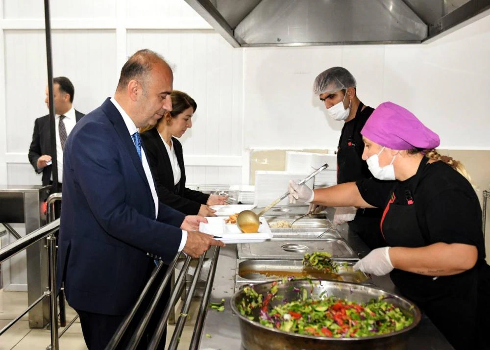 Adıyaman Üniversitesi Rektörü Öğrencilerle İlk Günde Buluştu