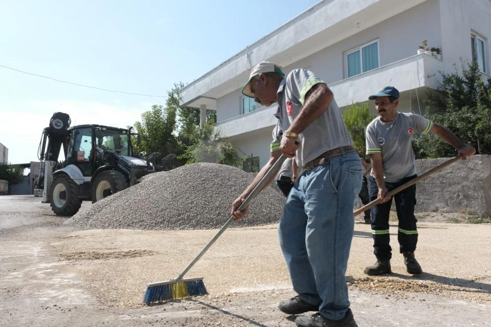 Ceyhan Belediyesi Yol Yapım Çalışmalarına Tam Gaz Devam Ediyor