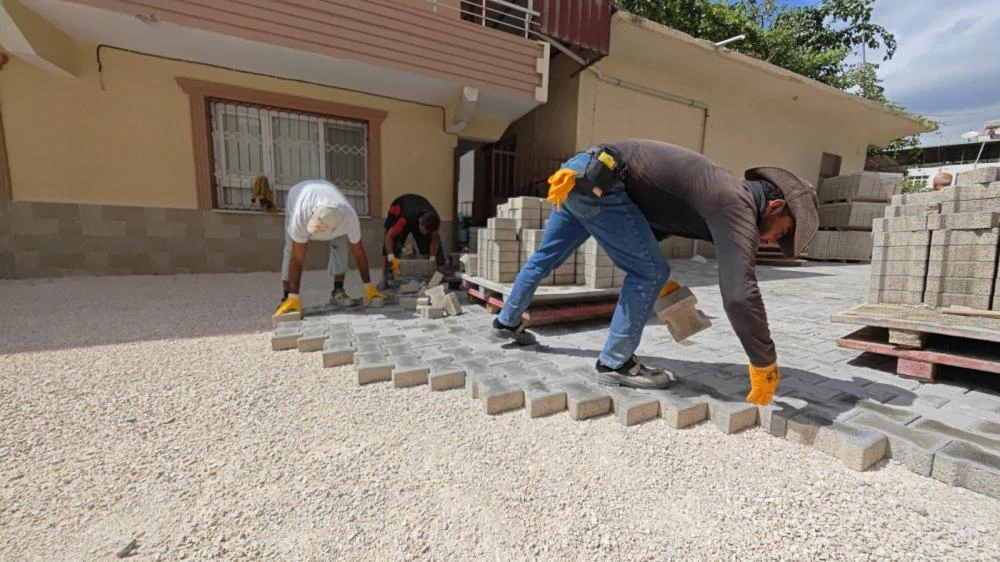 Samandağ’da Yol Çalışmaları Tüm Hızıyla Sürüyor