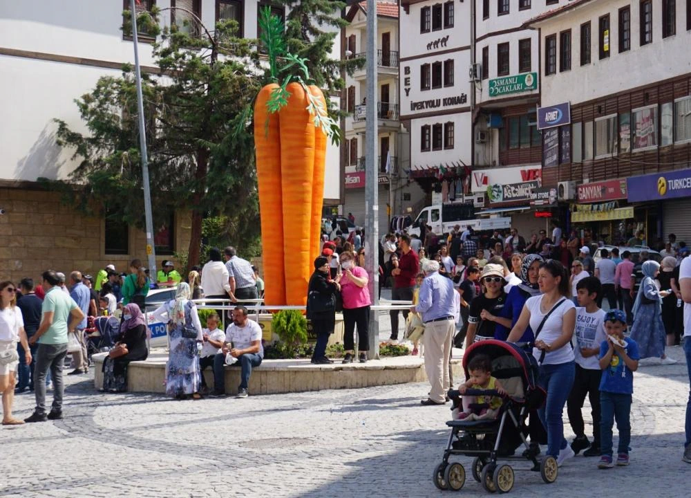 Beypazarı’nda Havuç Heykeli Kaldırıldı, Yerine Tılsım Heykeli Konuldu