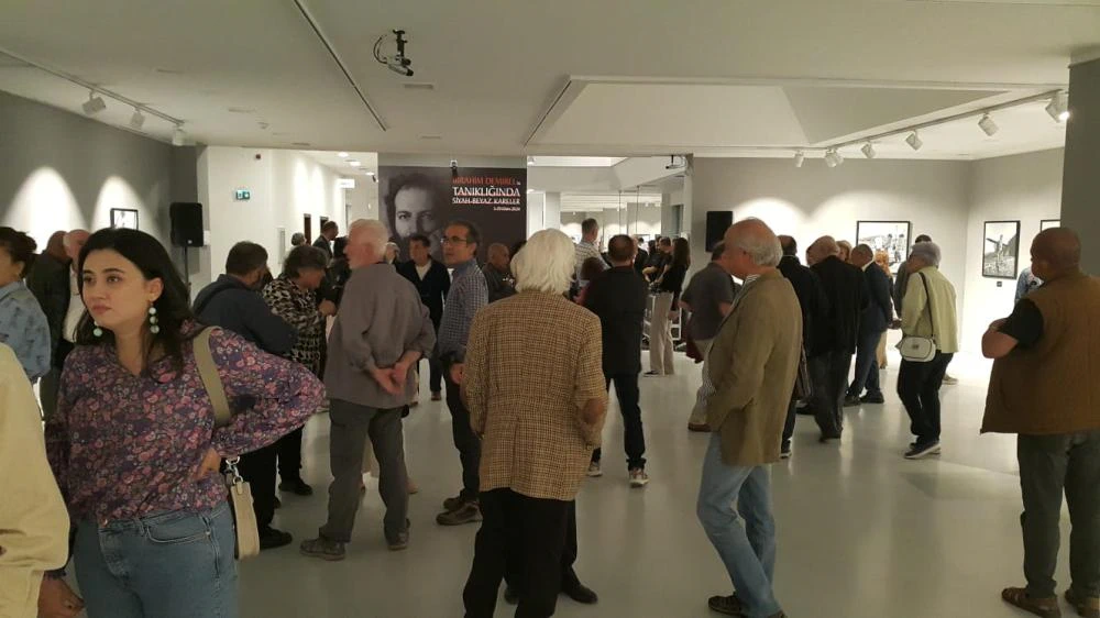 İbrahim Demirel'in "Siyah-Beyaz Kareler" Sergisi Çankaya’da Ziyaretçilerini Bekliyor