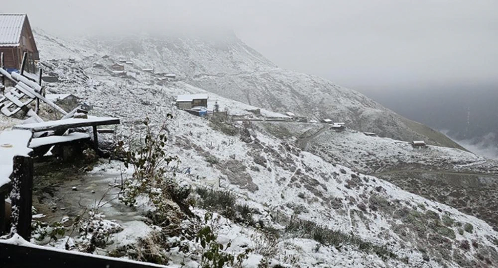 Rize’nin Yüksek Kesimlerine Sezonun İlk Karı Düştü