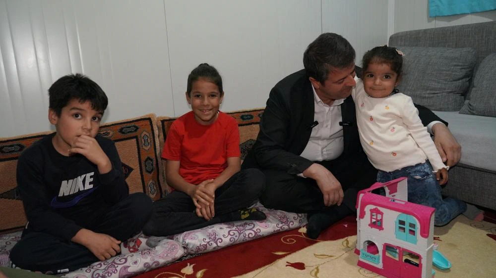 Adıyaman Belediye Başkanı’ndan Küçük Kıza Sürpriz Ziyaret