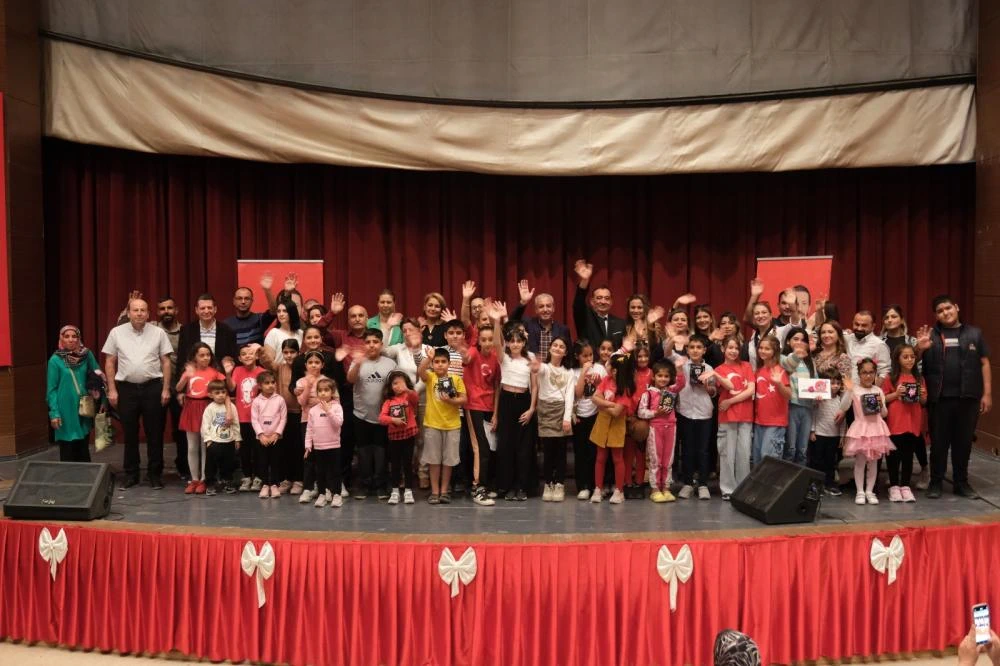 Ceyhan’da Cumhuriyet’in 101. Yılına Özel Şiir Yarışması Düzenlendi