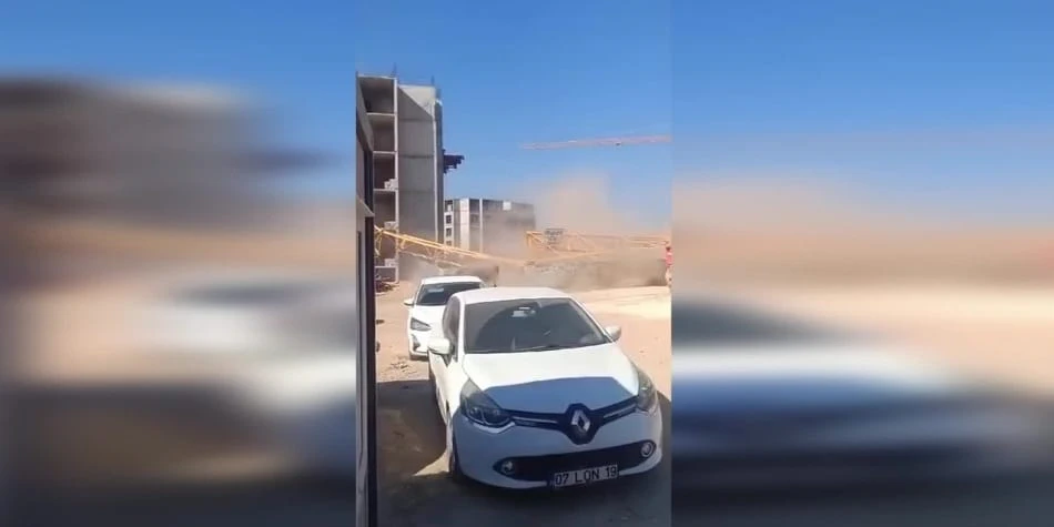 Seyhan'da Kule Vincin Devrilmesi Sonucu Operatör Hayatını Kaybetti