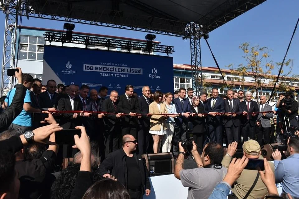 Hatay’a Eğitim Desteği: İBB Emekçileri Lisesi Kırıkhan’da Teslim Edildi