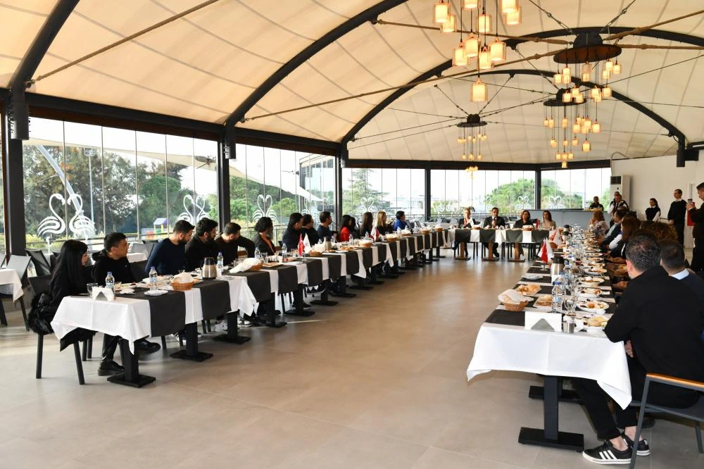 Çiğli’de 24 Kasım Coşkusu: Başkan Yıldız Öğretmenlerle Buluştu