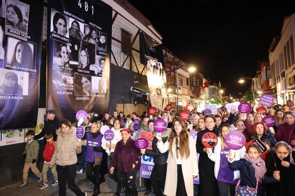 Çeşme’de 25 Kasım Farkındalık Yürüyüşü: Kadına Şiddete Hayır
