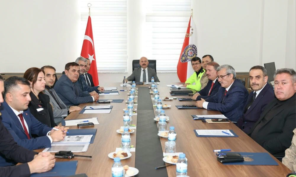 Kış Trafiği İçin Tedbirler Vali Osman Varol Başkanlığında Görüşüldü