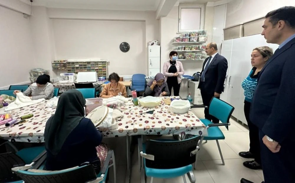 Gelibolu Kaymakamlığından Dar Gelirli Kadınlara Meslek Edindirme Desteği