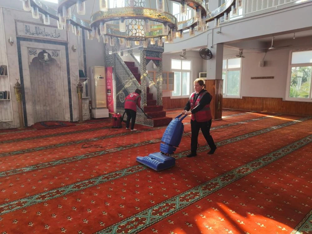 Ceyhan’da Camilerde Kapsamlı Temizlik