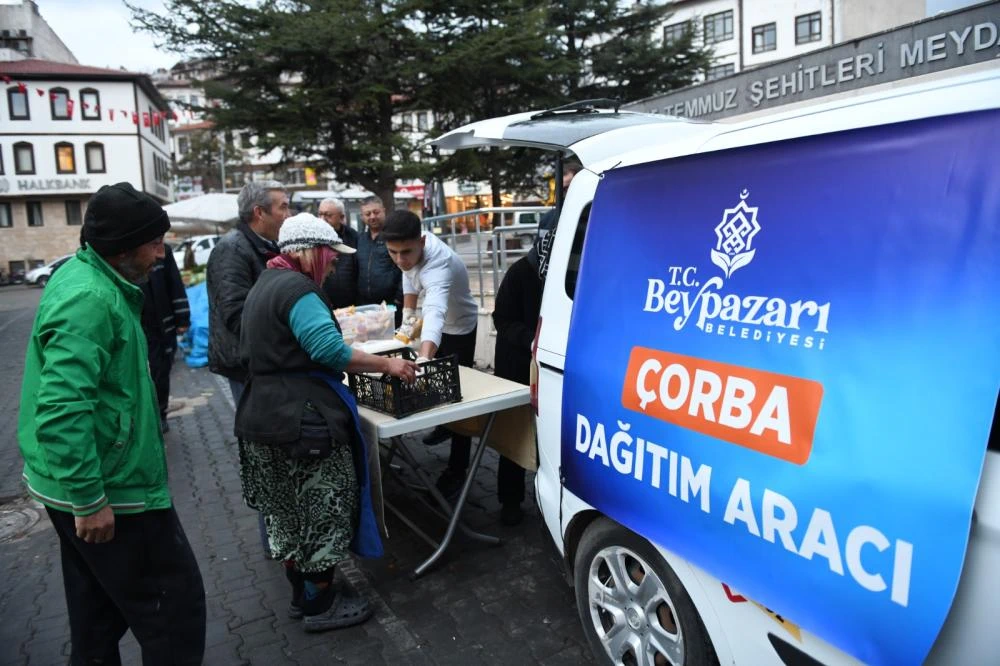 Belediyeden Kış Günü Sıcak Çorba İkramı