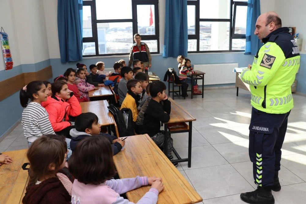 Bingöl Jandarma Ekiplerinden Okul Çevrelerinde Güvenlik Denetimi