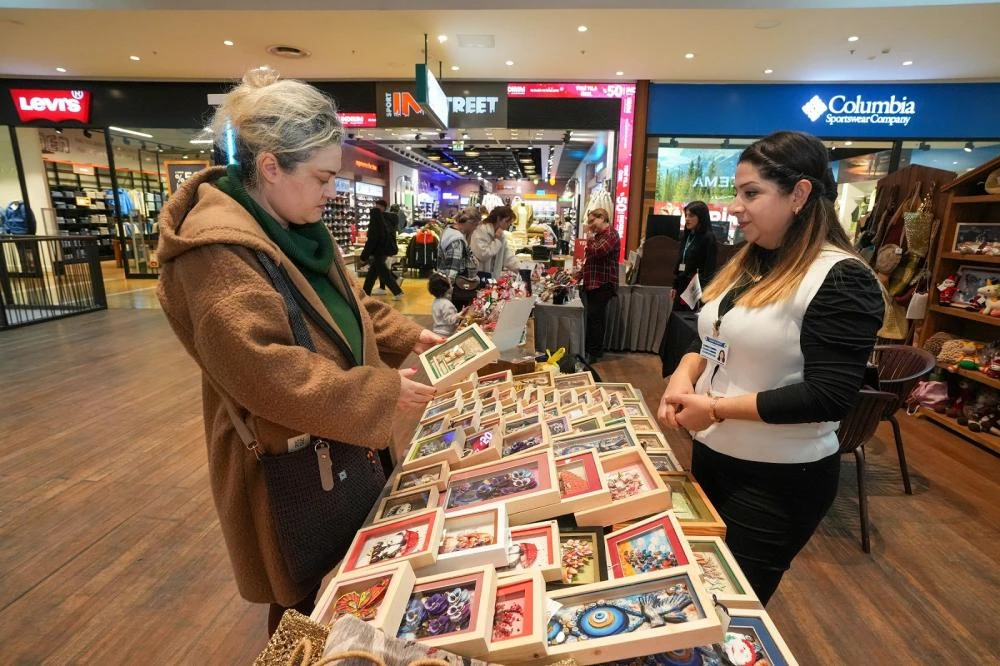 Gaziemir Belediyesi’nden Kadınların El Emeğine Destek: Yeni Yıl Sergisi Açıldı