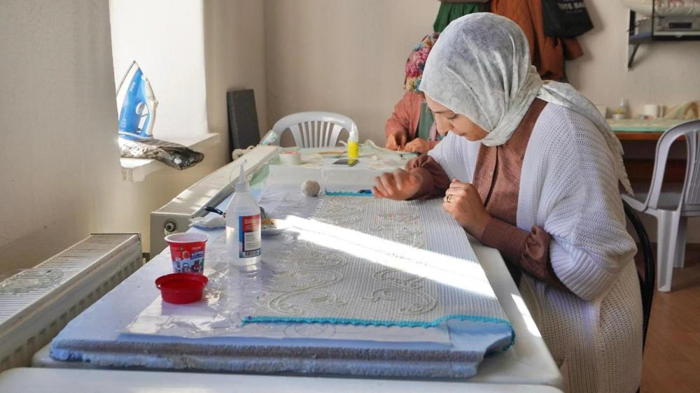 Çeşme Belediyesi’nden Ücretsiz Sanat ve Eğitim Kursları