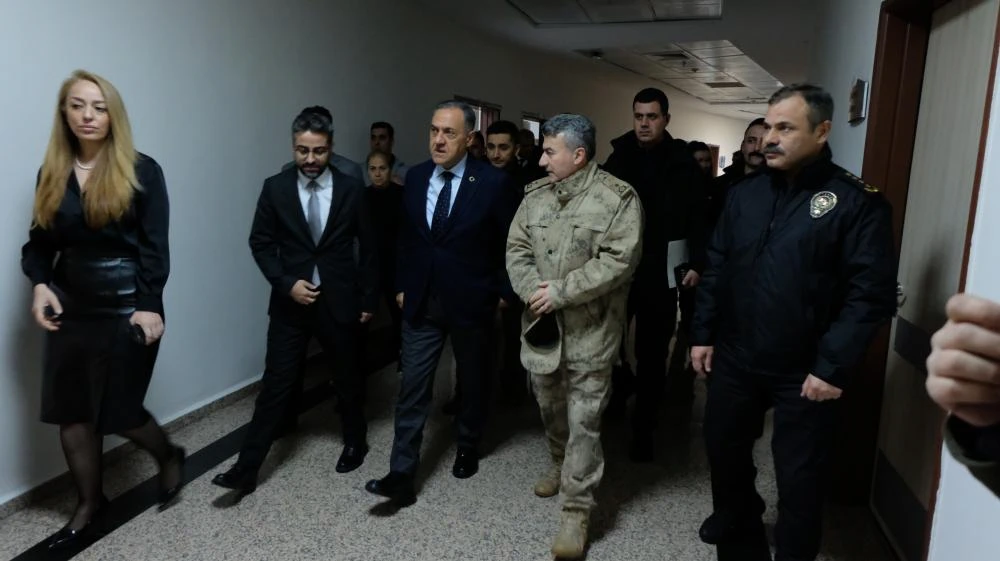 Karlıova’da Feci Kaza: Vali Usta Yaralıları Hastanede Ziyaret Etti