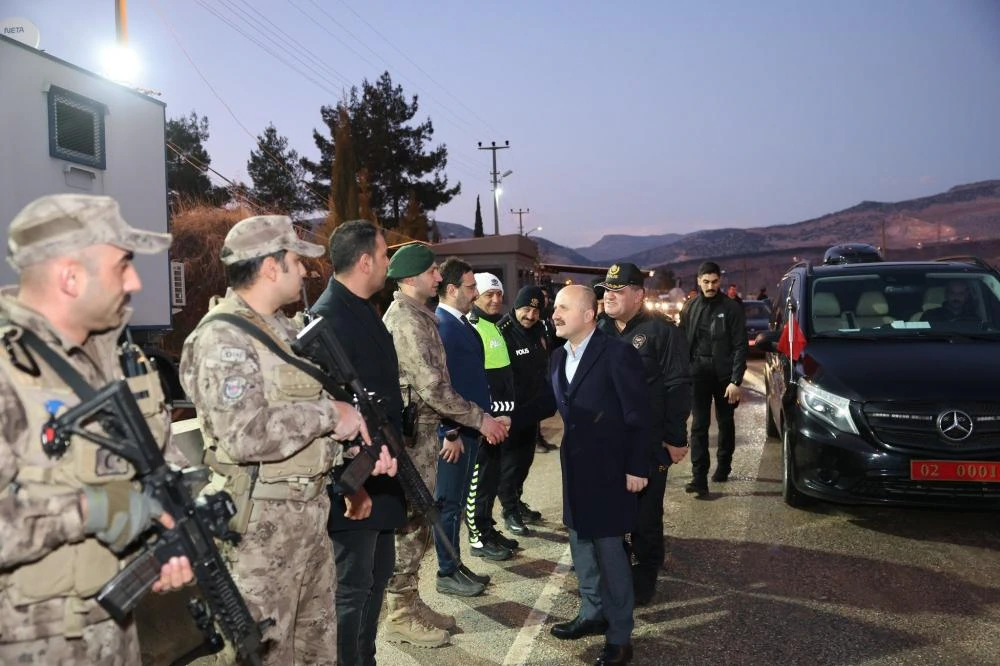 Adıyaman Valisi Dr. Osman Varol’dan Polis Kontrol Noktasına Yılbaşı Ziyareti