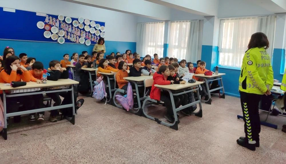Gelibolu’da İlkokul Öğrencilerine “Trafik Dedektifleri” Eğitimi